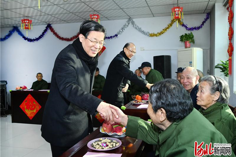 王东峰看望慰问敬老院老人福利院儿童和干休所离退休军人【雷火电竞在线登录官网】(图3)