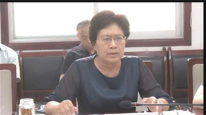区委副书记,区长袁丽华主持召开了区政府第64次常务会议